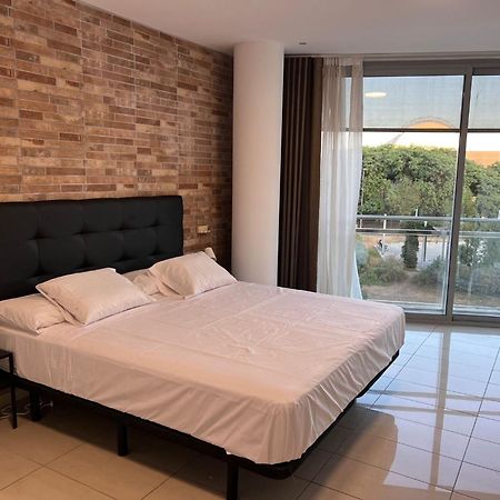 Fira Gran Via 2 - Private Rooms In A Shared Apartment - Habitaciones Privadas En Apartamento Compartido L'Hospitalet de Llobregat Kültér fotó