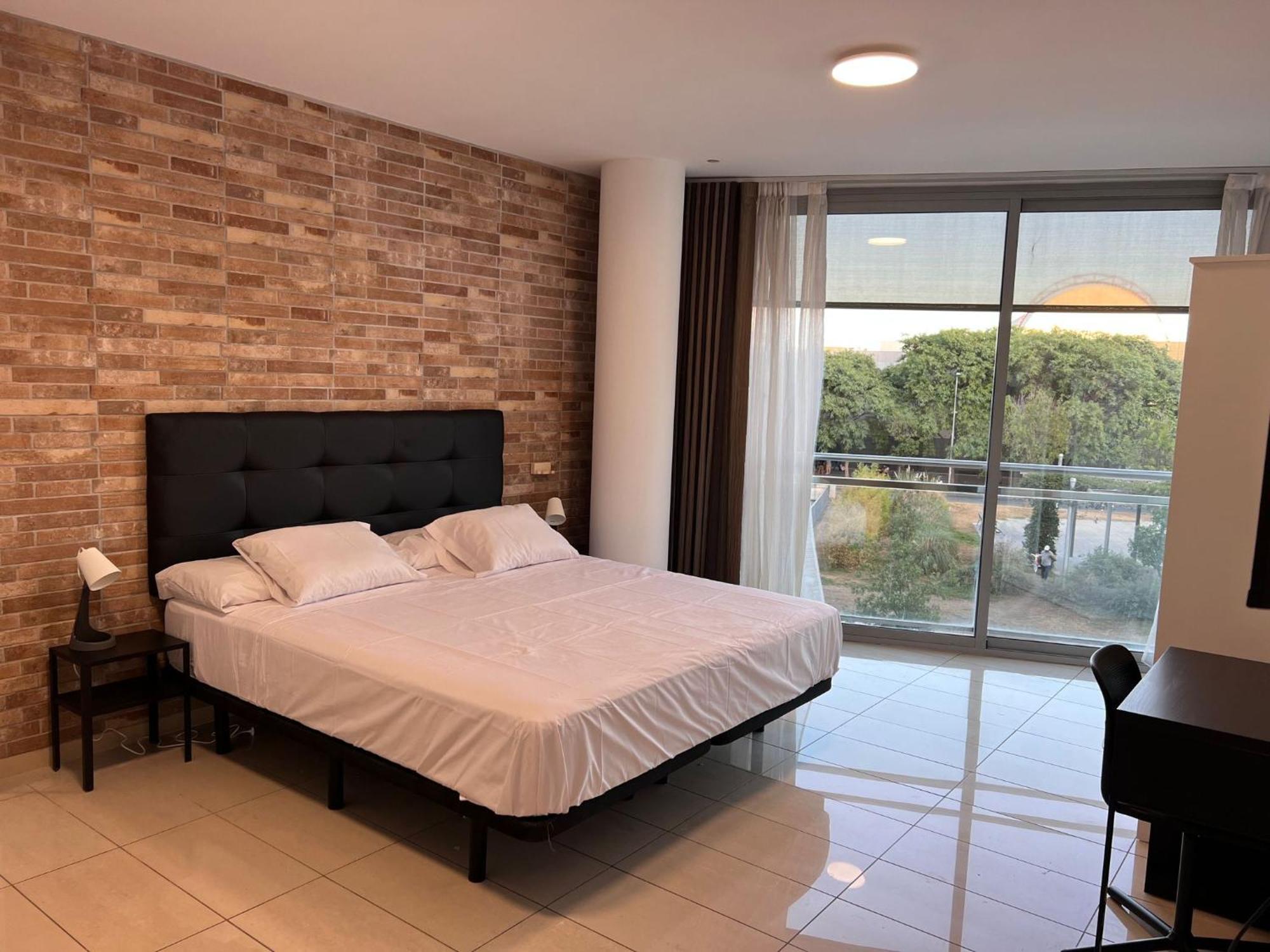 Fira Gran Via 2 - Private Rooms In A Shared Apartment - Habitaciones Privadas En Apartamento Compartido L'Hospitalet de Llobregat Kültér fotó