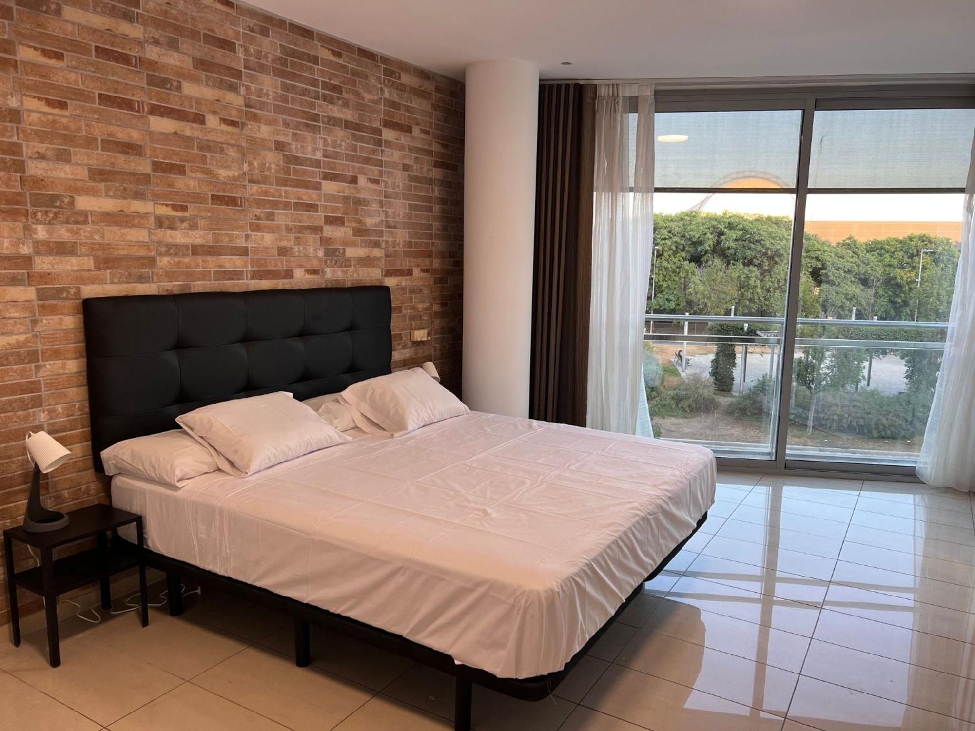 Fira Gran Via 2 - Private Rooms In A Shared Apartment - Habitaciones Privadas En Apartamento Compartido L'Hospitalet de Llobregat Kültér fotó
