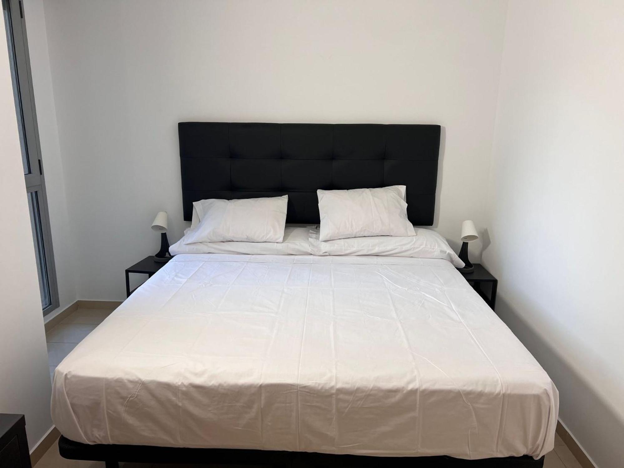 Fira Gran Via 2 - Private Rooms In A Shared Apartment - Habitaciones Privadas En Apartamento Compartido L'Hospitalet de Llobregat Kültér fotó