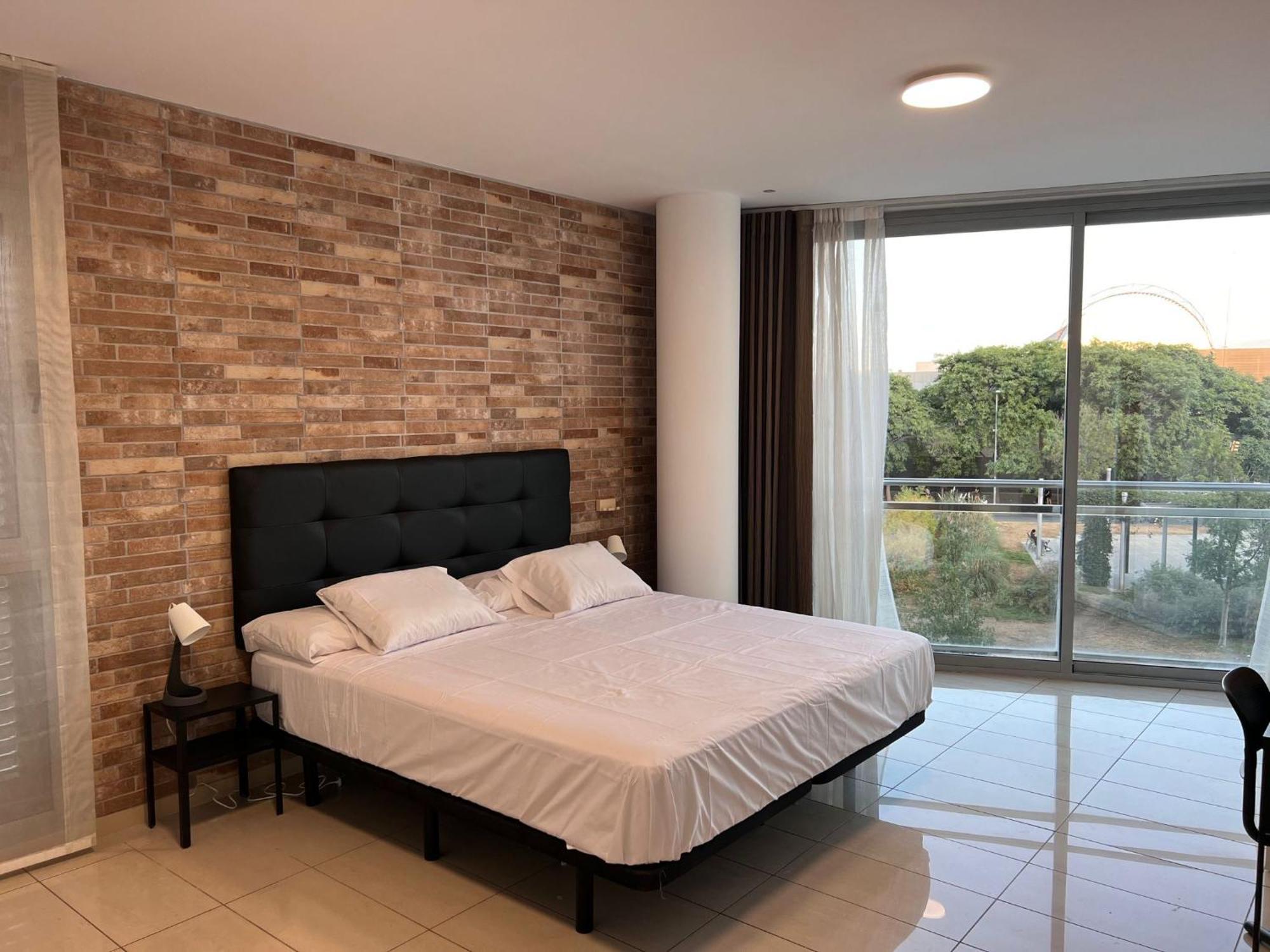 Fira Gran Via 2 - Private Rooms In A Shared Apartment - Habitaciones Privadas En Apartamento Compartido L'Hospitalet de Llobregat Kültér fotó