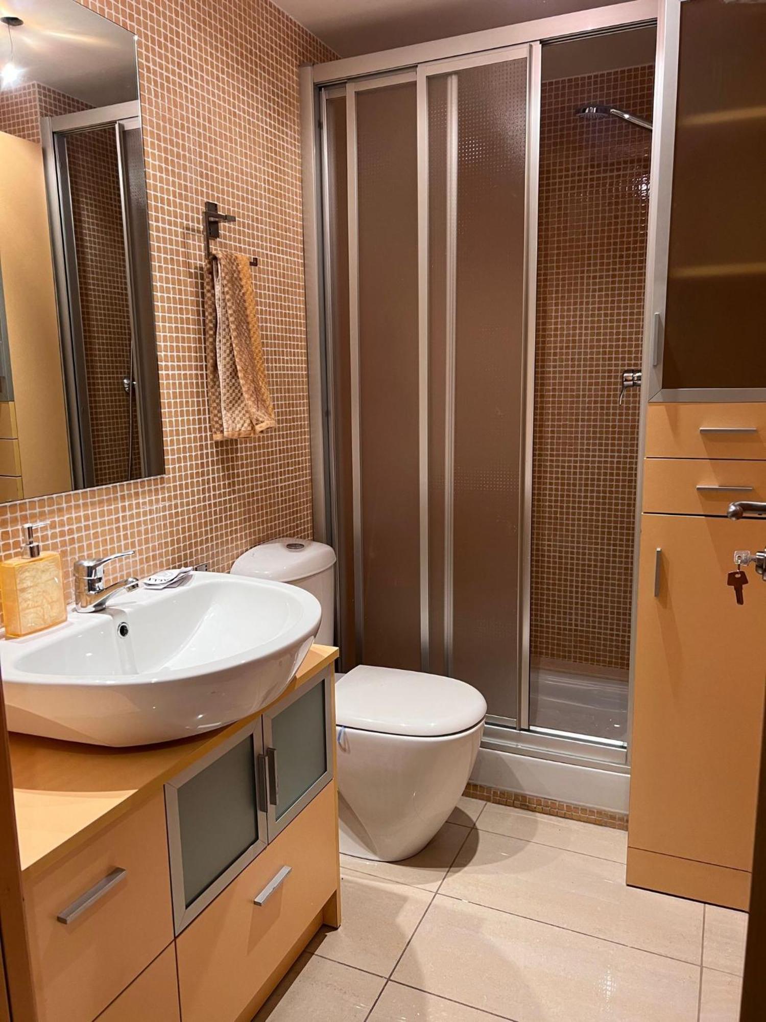 Fira Gran Via 2 - Private Rooms In A Shared Apartment - Habitaciones Privadas En Apartamento Compartido L'Hospitalet de Llobregat Kültér fotó
