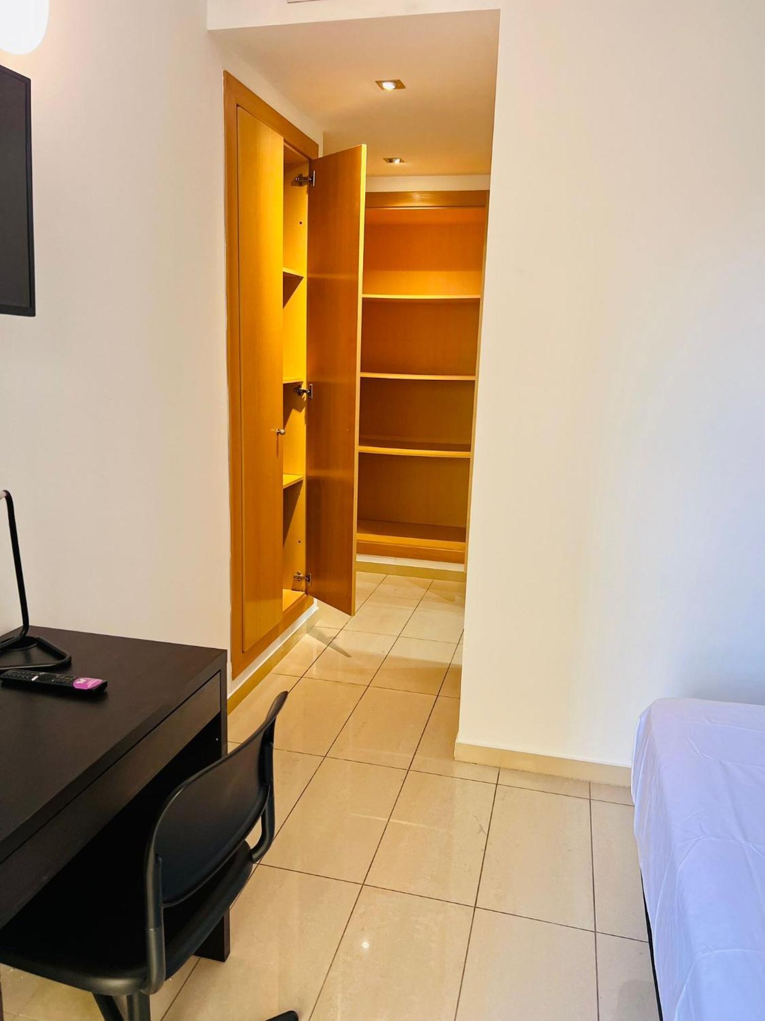 Fira Gran Via 2 - Private Rooms In A Shared Apartment - Habitaciones Privadas En Apartamento Compartido L'Hospitalet de Llobregat Kültér fotó